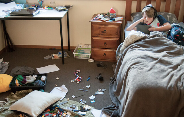 عکس تزئینی است والدین اتاق بهم ریخته نوجوان را حتی اگر "انباری" شد، مرتب نکنند