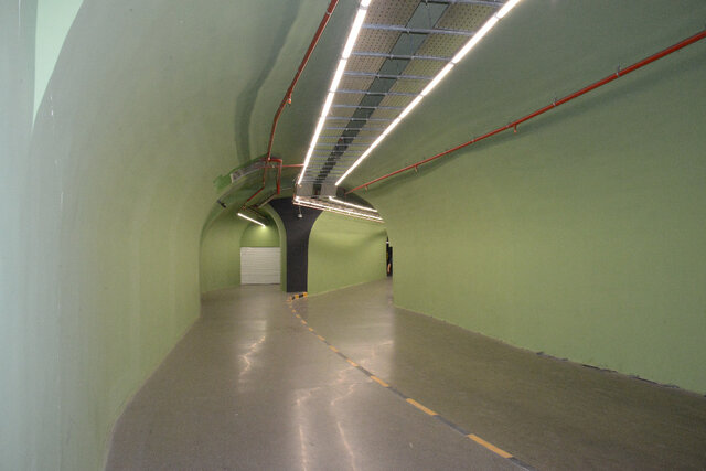 پلمب تونل و نصب داربست برای تخریب پل عابر پاساژ پالادیوم