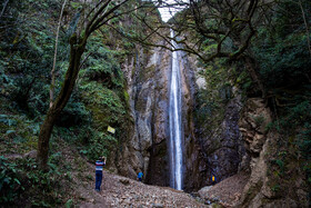 آبشار «ریوو» در روستای بنون‌ در منطقه خطبه‌سرا واقع شده است. این آبشار حدود ۳۰ متر ارتفاع دارد و قبل از آن ۶ آبشار کوچک قرار داد که به مجموعه آبشارهای ریوو شناخته می‌شوند.