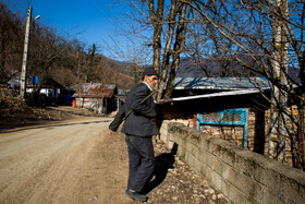روستای «کوهستان‌مشایخ» در حدود ۸۰۰ نفر جمعیت دارد. مردم این روستا به زبان تالشی و آذری صحبت می‌کنند.