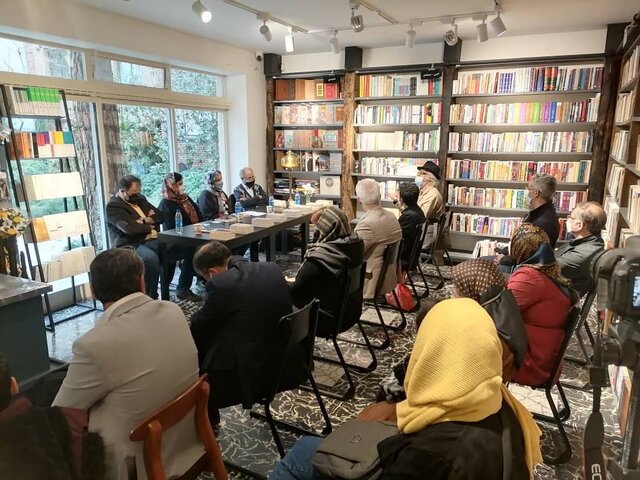 باید با دنیای معلولان آشنا باشیم