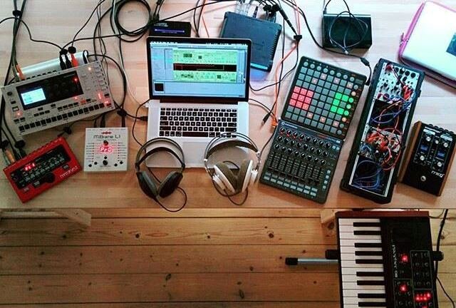 از آموزش موسیقی تا خرید اینترنتی ساز و محبوب ترین برندهای تجهیزات صوتی