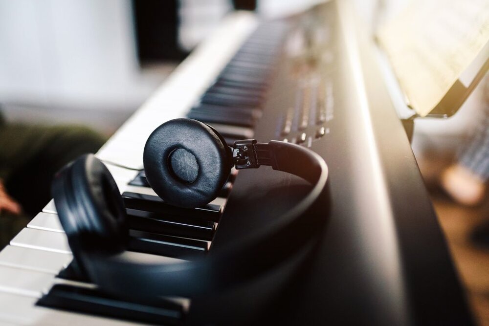 از آموزش موسیقی تا خرید اینترنتی ساز و محبوب ترین برندهای تجهیزات صوتی