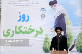 کاشت یک درخت همانند علم شرافت ذاتی دارد