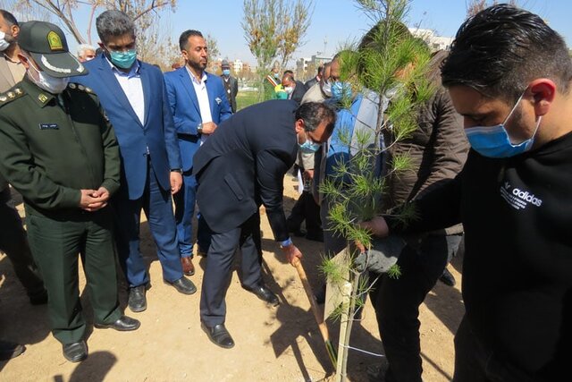 برگزاری مراسم غرس نهال ایثار با نام و یاد شهدا در قرچک