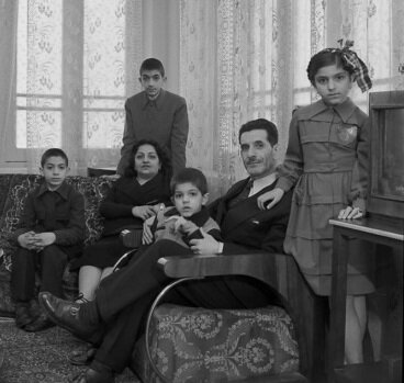 حاجعلی رزم آرا در کنار همسر و فرزندان رزمآرا: «مجلس» را بر سر اقلیتها خراب میکنم