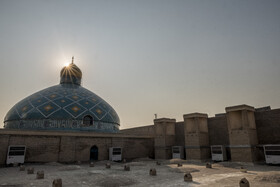 مسجد  امام (ره) حدود 180 سال قبل به دستور فتحعلی‌شاه قاجار ساخته شد که در آغاز «مسجد سلطانی» نامیده می‌شد و بنابر شواهد تاریخی، آن دومین مسجد جامع بزرگ تهران بعد از مسجد جامع بازاربود. برای این بنایی چهار ایوانی، 19 بادگیر ساخته شده است.