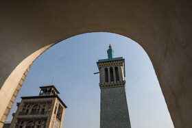 عمارت بادگیر در دوره فتحعلی شاه در ضلع جنوبی کاخ گلستان امروزی ساخته شد، اما در زمان ناصرالدین شاه توسط حاج علیخان حاجب الدوله تصرفات عمده‌ای در آن رخ داد و به شکل امروزی درآمد که این تغییرات و تصرفات در سال‌های بعد نیز ادامه یافت. این اتفاق را می‌توان با مقایسه تابلوهای آبرنگ محمود خان ملک الشعراء در سال‌هایی که از این عمارت نقاشی کرده و عکس‌هائی که بعدها ازآن گرفته شده، به وضوح دید.