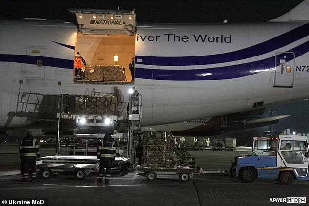 فرودگاه مخفی در شرق اروپا، نقطه ارسال سلاحهای غربی به اوکراین