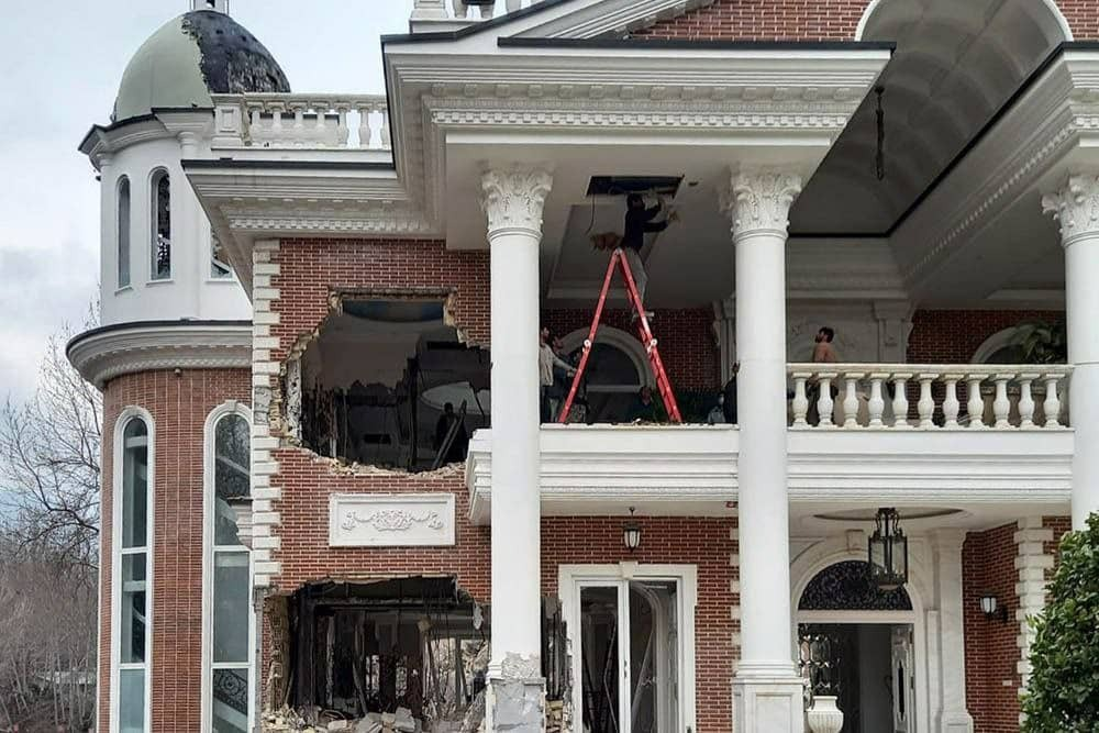 توضیحاتی درباره تخریب ابر ویلای جاده چالوس؛ از شیشه ضد گلوله تا استفاده از مواد منفجره