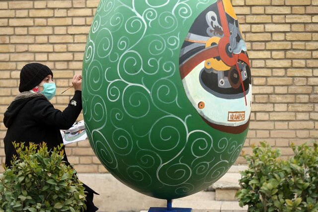 تخم‌مرغ‌های نوروزی توسط هنرمندان و مردم رنگ‌ می‌شوند