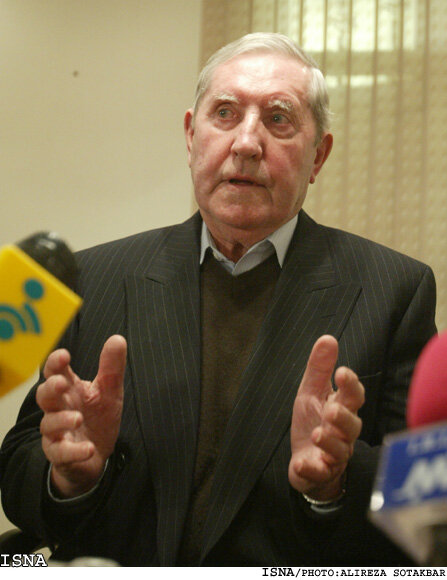 روشن: اوفارل فوتبال ایران را مدرن کرد/ او یک انسان واقعی بود؛ یک مربی