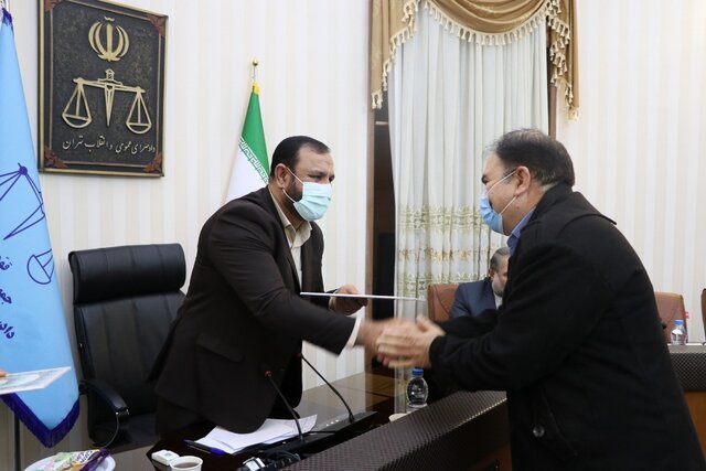دادستان تهران از جانبازان دادسرای عمومی و انقلاب تهران تقدیر کرد دادستان تهران از جانبازان دادسرای عمومی و انقلاب تهران تقدیر کرد