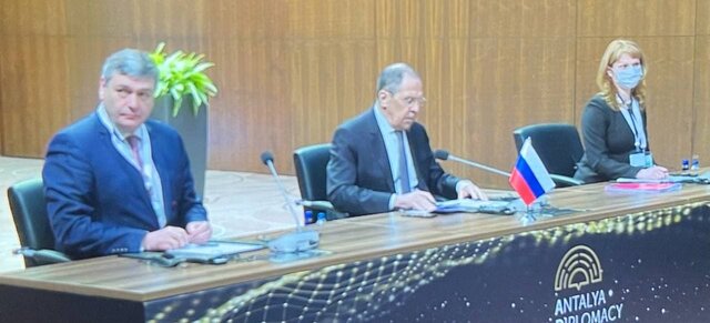 آغاز نشست سه جانبه اوکراین، روسیه و ترکیه در آنتالیا