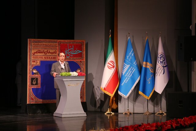 از اهدای جایزه نظامی تا انتقاد علی نصیریان 2