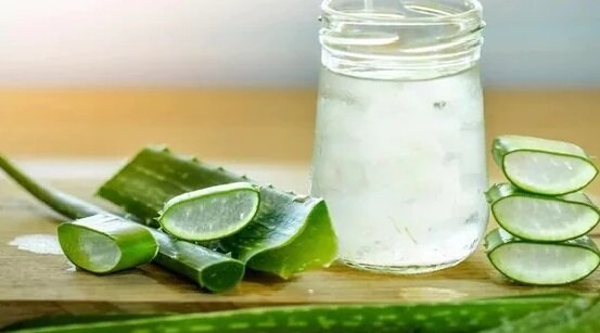 درمانهای طبیعیِ آفتاب سوختگی؛ از ژل خالص آلوئه ورا تا مخلوط شیر و زردچوبه