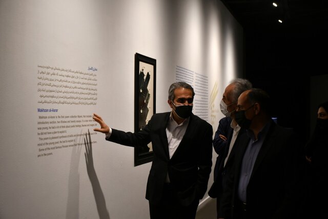 بسیاری از جمله مدیریت موزه با برگزاری نمایشگاه نظامی موافق نبودند