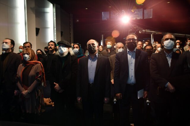 بسیاری از جمله مدیریت موزه با برگزاری نمایشگاه نظامی موافق نبودند