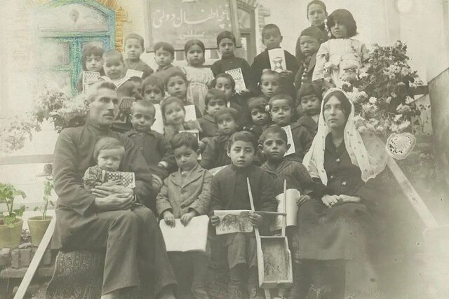 جبار باغچهبان و همسرش صفیه میربابایی در باغچه اطفال «خانه باغچهبان» راهاندازی شد