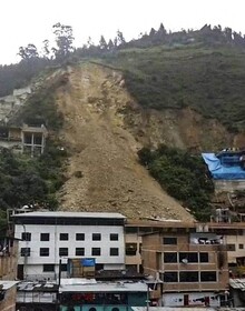 ریزش دامنه کوه در پرو و مدفون شدن ده‌ها خانه