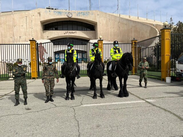 بلیت ۵۰۰ هزار تومانی در جایگاه VIP/ شروع تشویق و کریخوانی در آزادی+ فیلم و عکس