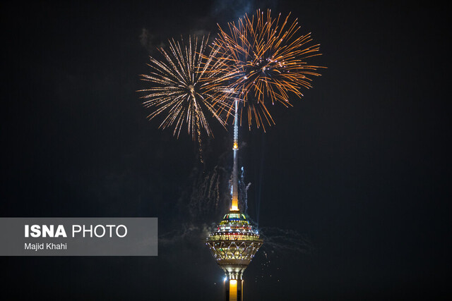 آسمان برج میلاد در نیمه شعبان نورباران می‌شود