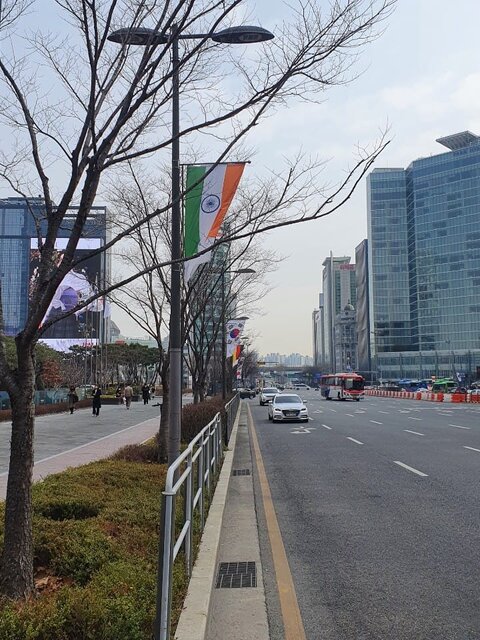 توضیحی درباره نصب پرچم ایران در کره