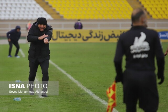 رد شایعات جدایی سرمربی نساجی / الهامی تیمش را برای دیدار با استقلال آماده میکند