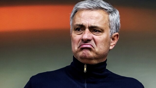 مورینیو: با 25 قهرمانی پاسخ مربی را بدهم که افتخارش دو قهرمانی در سری B است؟