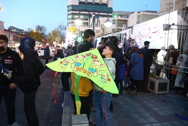 عکس تزئینی است استقبال مردم از حرکت کاروان «ورزش و شادی» در پایتخت