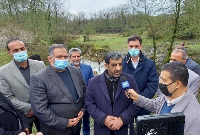 عکس آرشیوی است زیر میز دوقطبیها بزنید