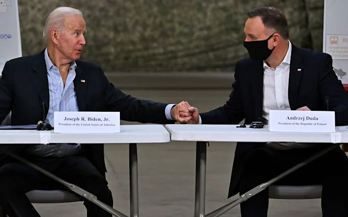 بایدن در دیدار با سربازان آمریکایی در لهستان: پوتین "جنایتکار جنگی" است