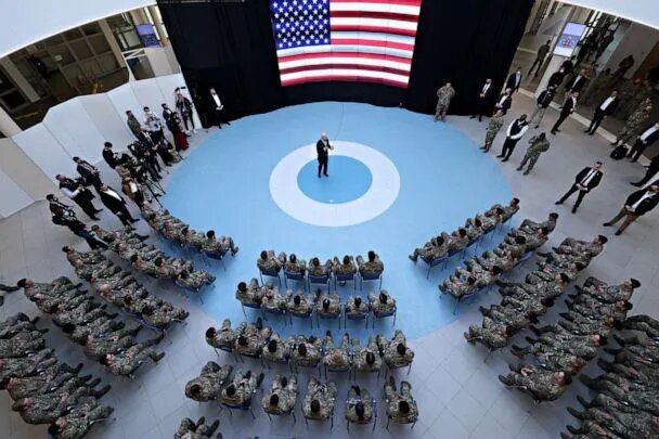 بایدن در دیدار با سربازان آمریکایی در لهستان: پوتین "جنایتکار جنگی" است