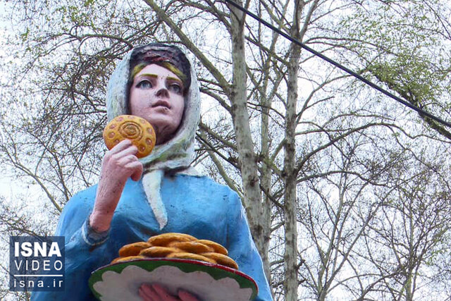 ویدئو / دیدنیهای «فومن»، بازار محلی و مجسمههایی نیازمند مرمت