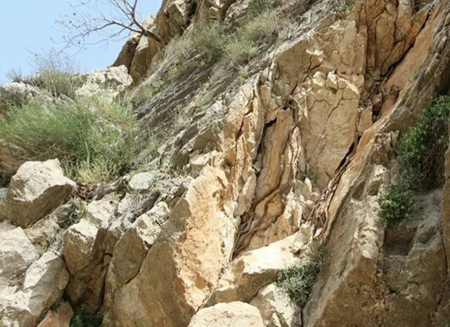 تعرض به سنگنگاره ساسانی به خاطر گنج!