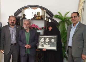 شهدا عامل تحکیم انقلاب شدند