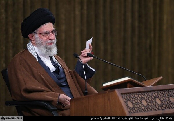 جوان‌ها وارد عرصه‌ی قرآن‌خوانی، بخصوص حفظ قرآن بشوند