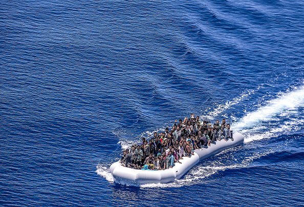 مرگ ده‌ها مهاجر در دریای مدیترانه