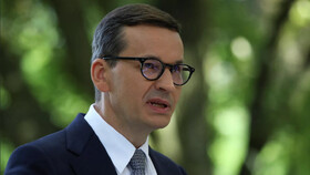 انتقاد شدید نخست وزیر لهستان از ماکرون به دلیل مذاکره با پوتین؛ "مگر کسی با هیلتر مذاکره کرد؟!"