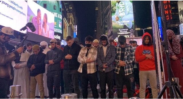 اجتماع صدها مسلمان روزهدار در قلب نیویورک برای نخستین بار