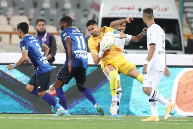 حسینی: به جای مصاحبه به فکر تیم خودتان باشید