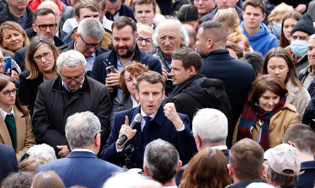 زلنسکی: ماکرون از تحقیقات درباره جنایات جنگی سربازان روس حمایت میکند زلنسکی: ماکرون از تحقیقات درباره جنایات جنگی سربازان روس حمایت میکند