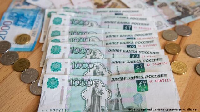 ارزش روبل روسیه به رغم تحریمها به سطح دوران قبل از جنگ برگشت ارزش روبل روسیه به رغم تحریمها به سطح دوران قبل از جنگ برگشت