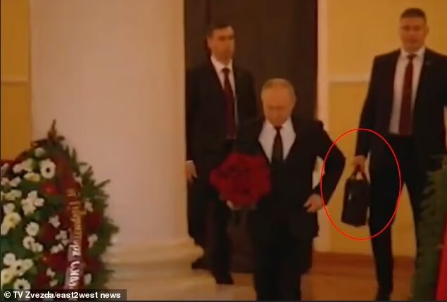 پوتین با "کیف هستهای" در انظار عمومی حاضر شد