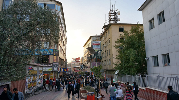 چرا سفر به وان بین ایرانیان محبوب است؟