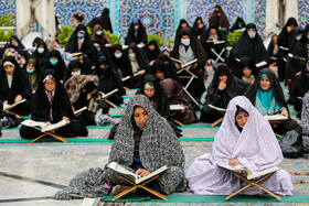 جزء خوانی قرآن کریم در حرم امام رضا(ع)