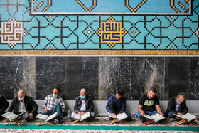 جزء خوانی قرآن کریم در حرم امام رضا(ع)