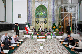 جزء خوانی قرآن کریم در حرم امام رضا(ع)