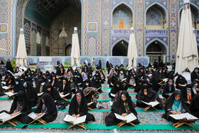 جزء خوانی قرآن کریم در حرم امام رضا(ع)