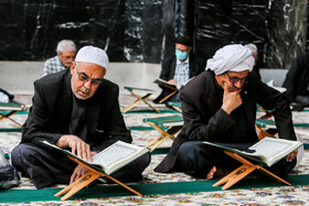 جزء خوانی قرآن کریم در حرم امام رضا(ع)